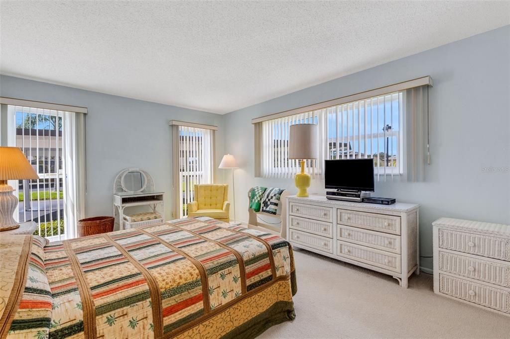 For Sale: $185,000 (2 beds, 2 baths, 1288 Square Feet)