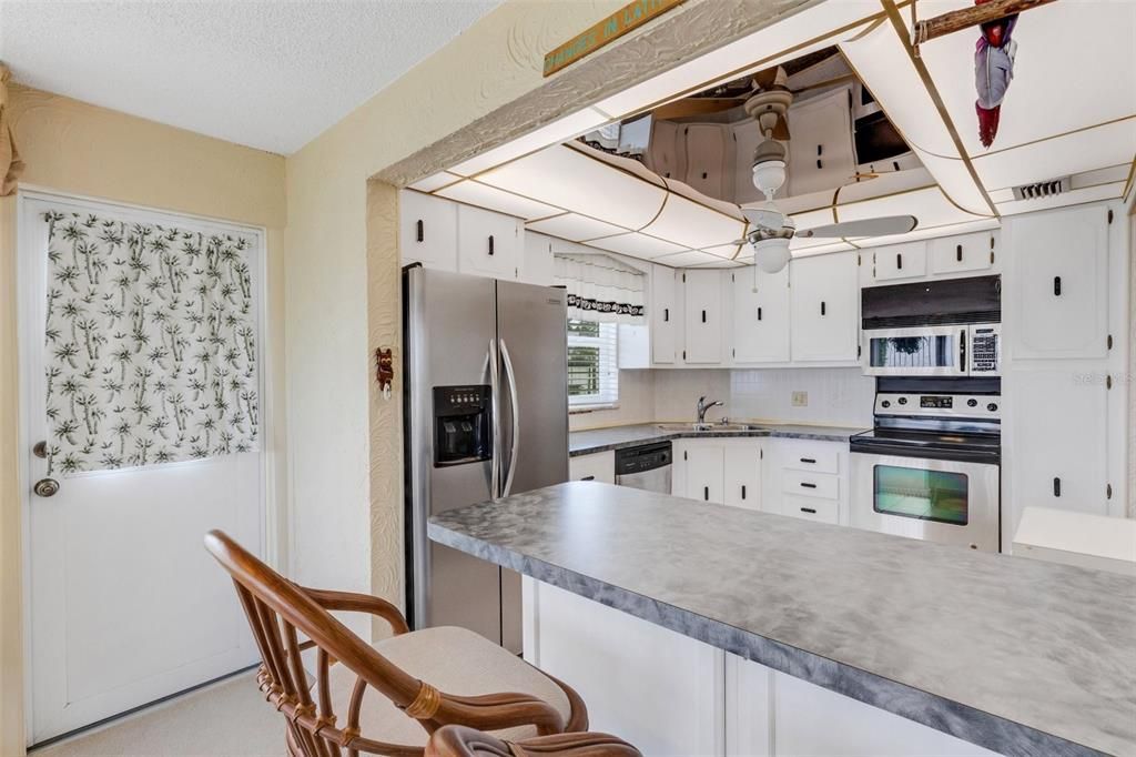 For Sale: $185,000 (2 beds, 2 baths, 1288 Square Feet)