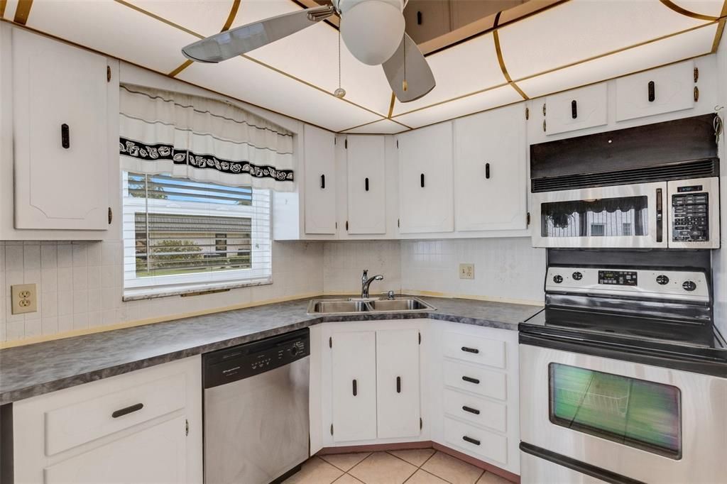 For Sale: $185,000 (2 beds, 2 baths, 1288 Square Feet)