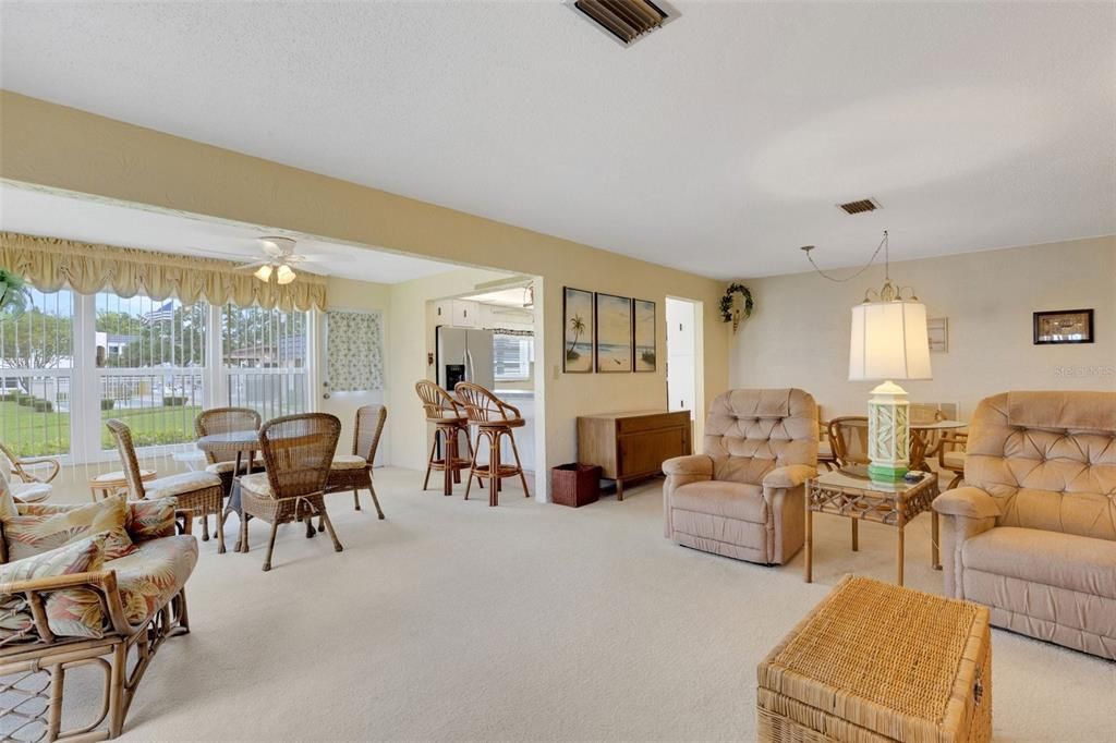 For Sale: $185,000 (2 beds, 2 baths, 1288 Square Feet)