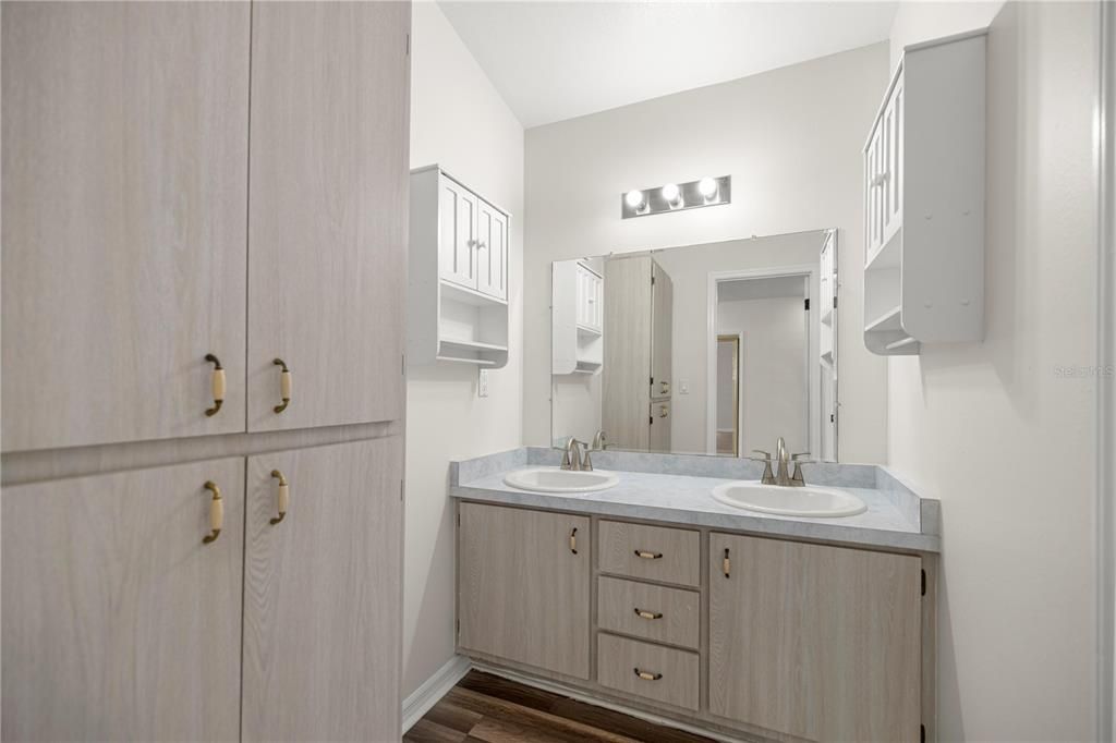 For Sale: $549,000 (4 beds, 3 baths, 2705 Square Feet)