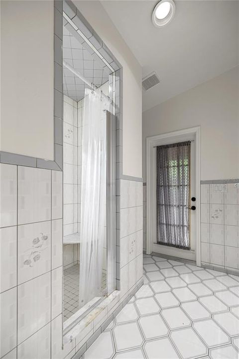 For Sale: $549,000 (4 beds, 3 baths, 2705 Square Feet)