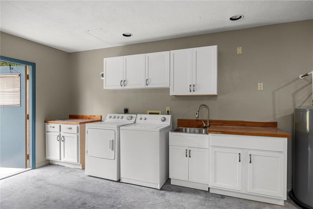 For Sale: $549,000 (4 beds, 3 baths, 2705 Square Feet)