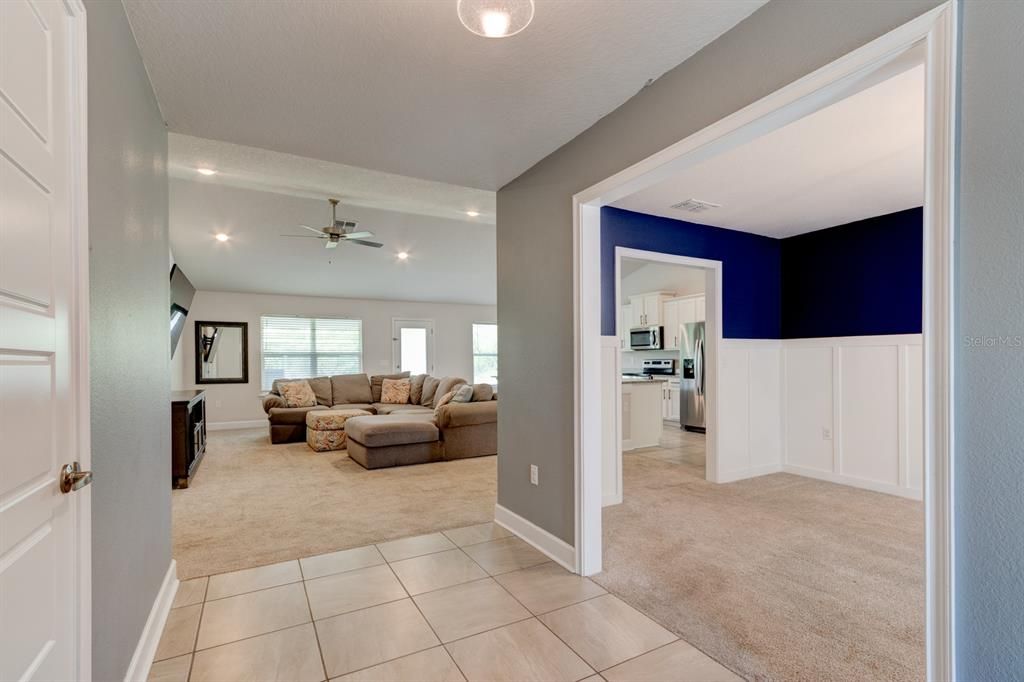 En Venta: $430,000 (4 camas, 3 baños, 2117 Pies cuadrados)