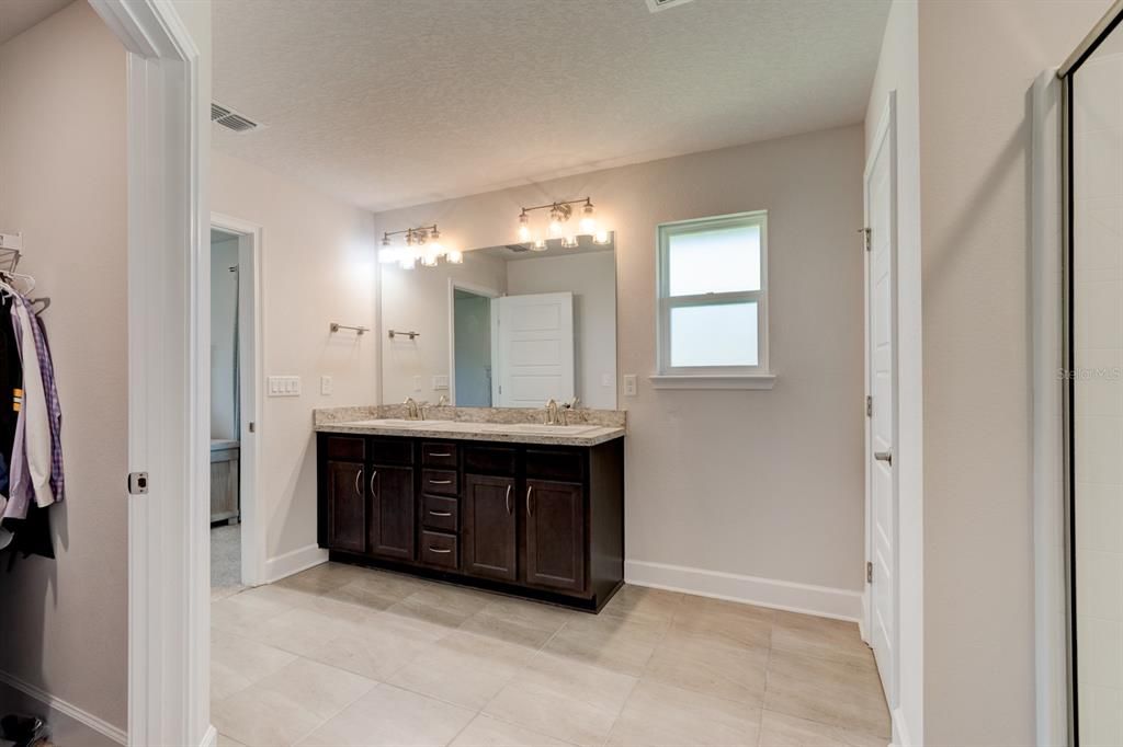 En Venta: $430,000 (4 camas, 3 baños, 2117 Pies cuadrados)