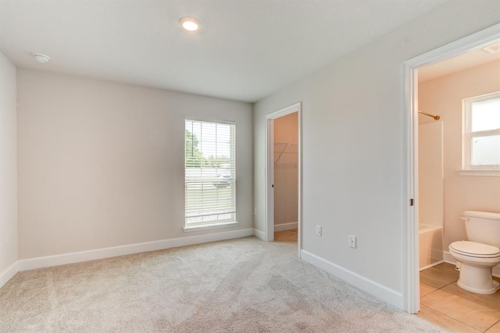 En Venta: $430,000 (4 camas, 3 baños, 2117 Pies cuadrados)