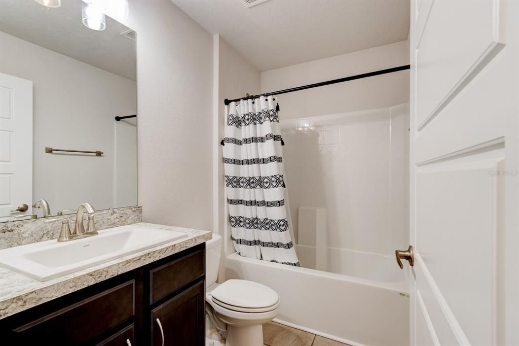 En Venta: $430,000 (4 camas, 3 baños, 2117 Pies cuadrados)