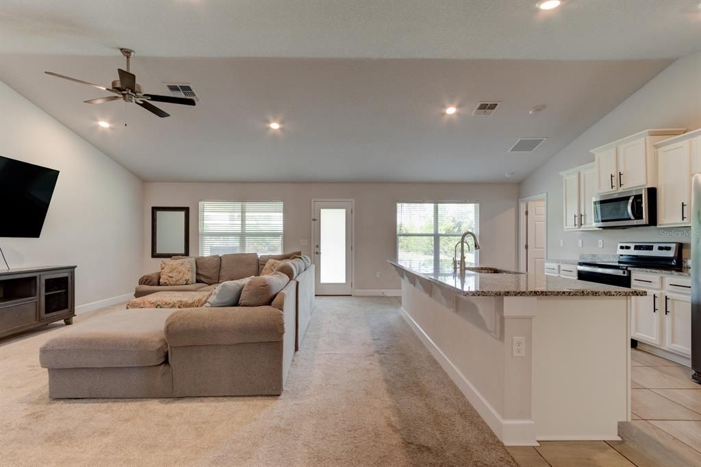 En Venta: $430,000 (4 camas, 3 baños, 2117 Pies cuadrados)