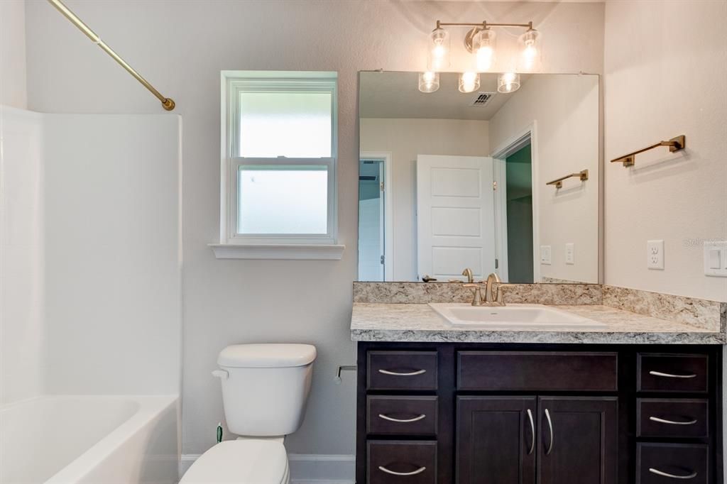 En Venta: $430,000 (4 camas, 3 baños, 2117 Pies cuadrados)