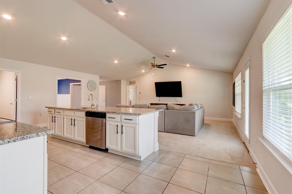 En Venta: $430,000 (4 camas, 3 baños, 2117 Pies cuadrados)