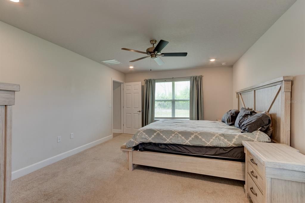 En Venta: $430,000 (4 camas, 3 baños, 2117 Pies cuadrados)