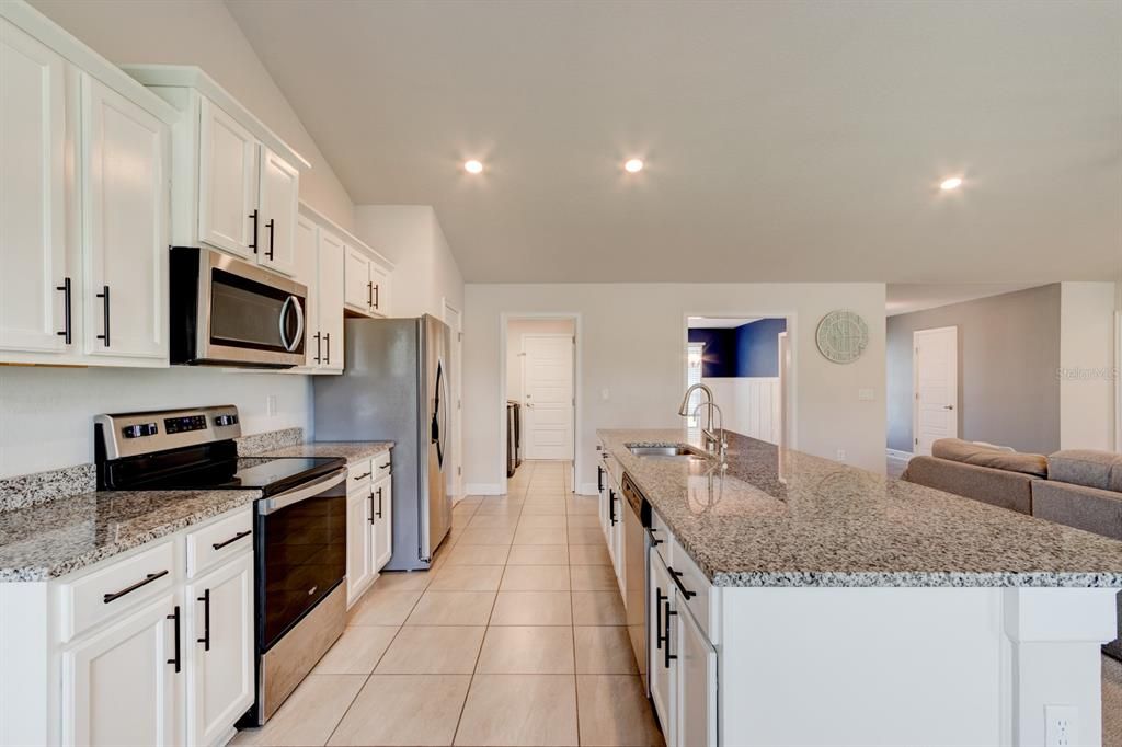 En Venta: $430,000 (4 camas, 3 baños, 2117 Pies cuadrados)