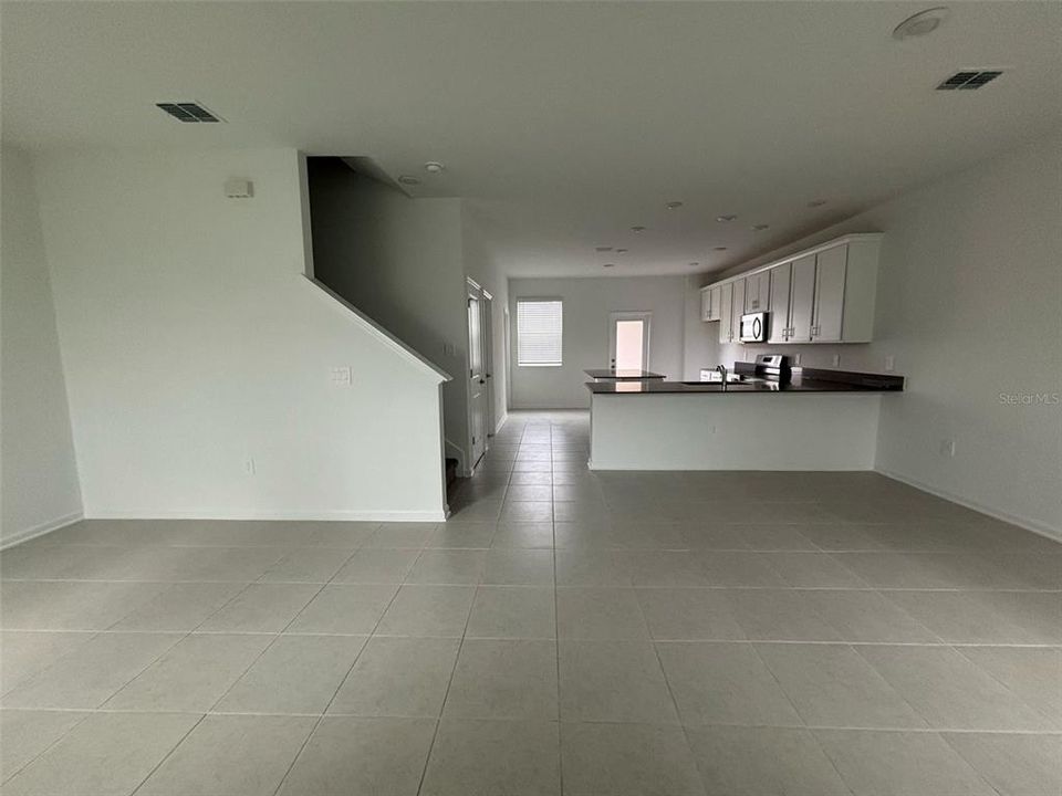 Active With Contract: $2,400 (3 beds, 2 baths, 1615 Square Feet)