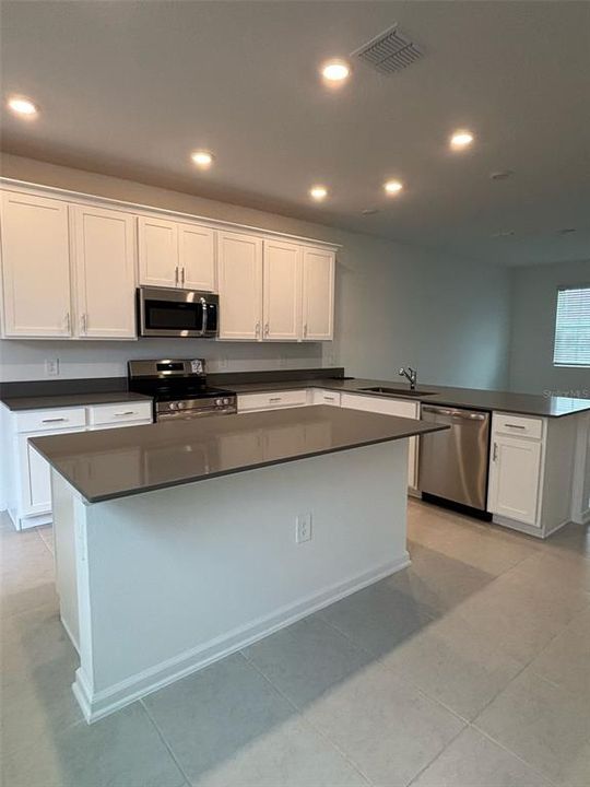 Active With Contract: $2,400 (3 beds, 2 baths, 1615 Square Feet)