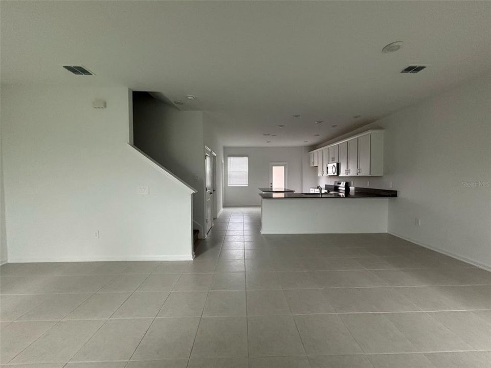 Active With Contract: $2,400 (3 beds, 2 baths, 1615 Square Feet)