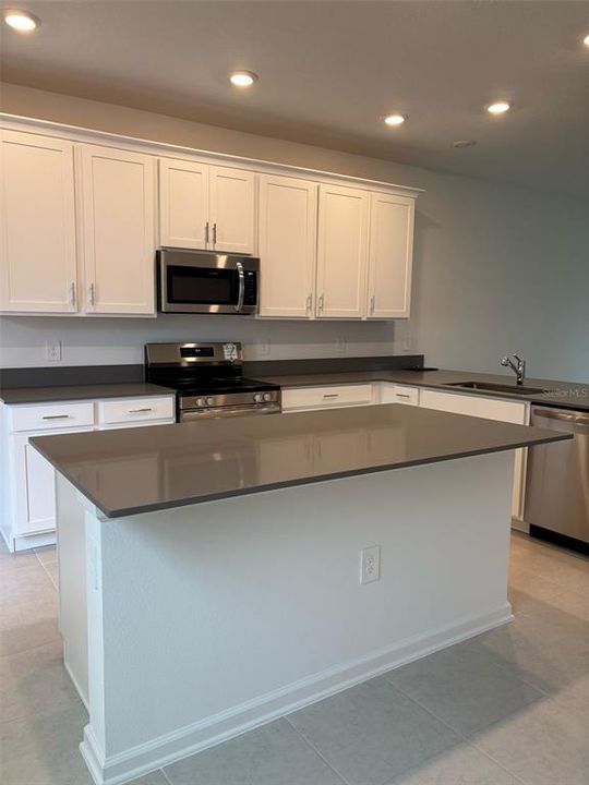 Active With Contract: $2,400 (3 beds, 2 baths, 1615 Square Feet)
