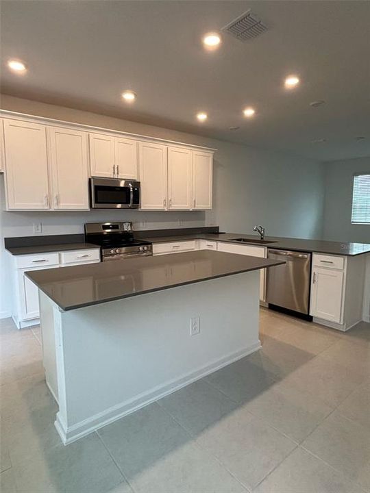 Active With Contract: $2,400 (3 beds, 2 baths, 1615 Square Feet)