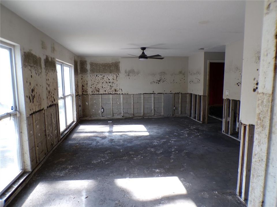 For Sale: $174,900 (2 beds, 2 baths, 1378 Square Feet)