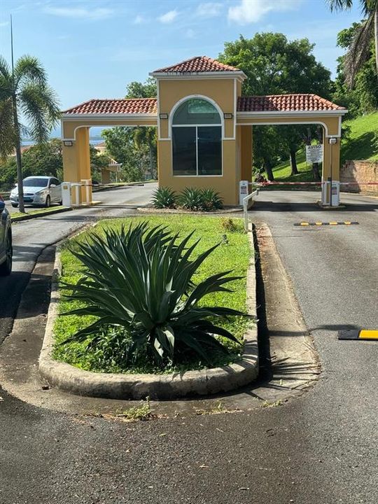 На продажу: $325,000 (3 спален, 2 ванн, 1861 Квадратных фут)