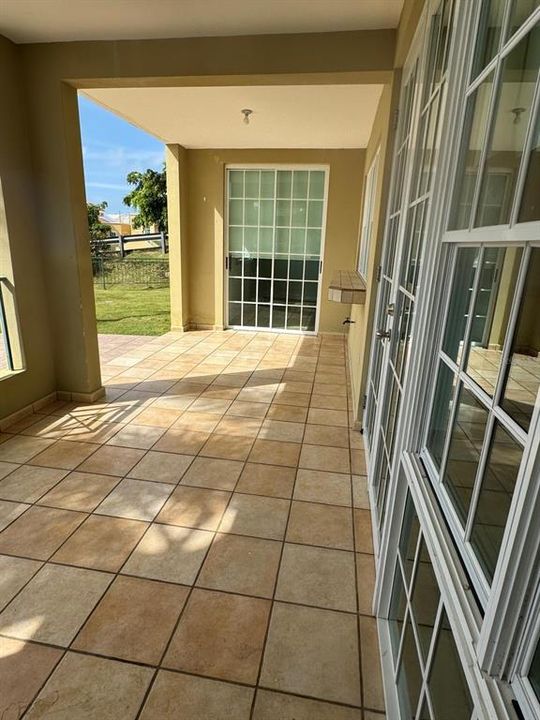 На продажу: $325,000 (3 спален, 2 ванн, 1861 Квадратных фут)