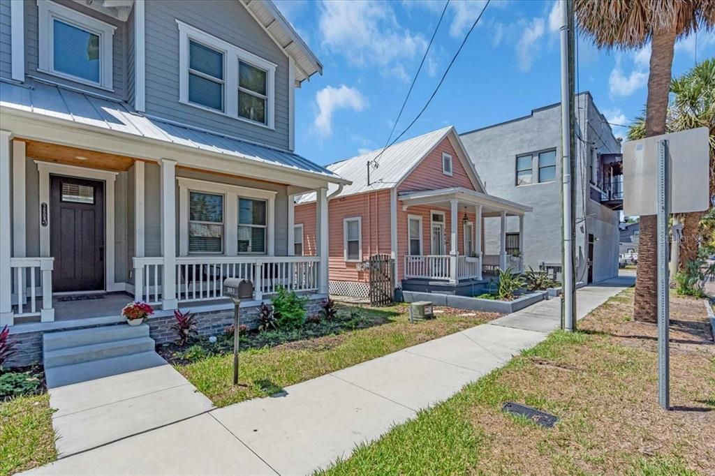 Activo con contrato: $2,300 (3 camas, 2 baños, 1308 Pies cuadrados)