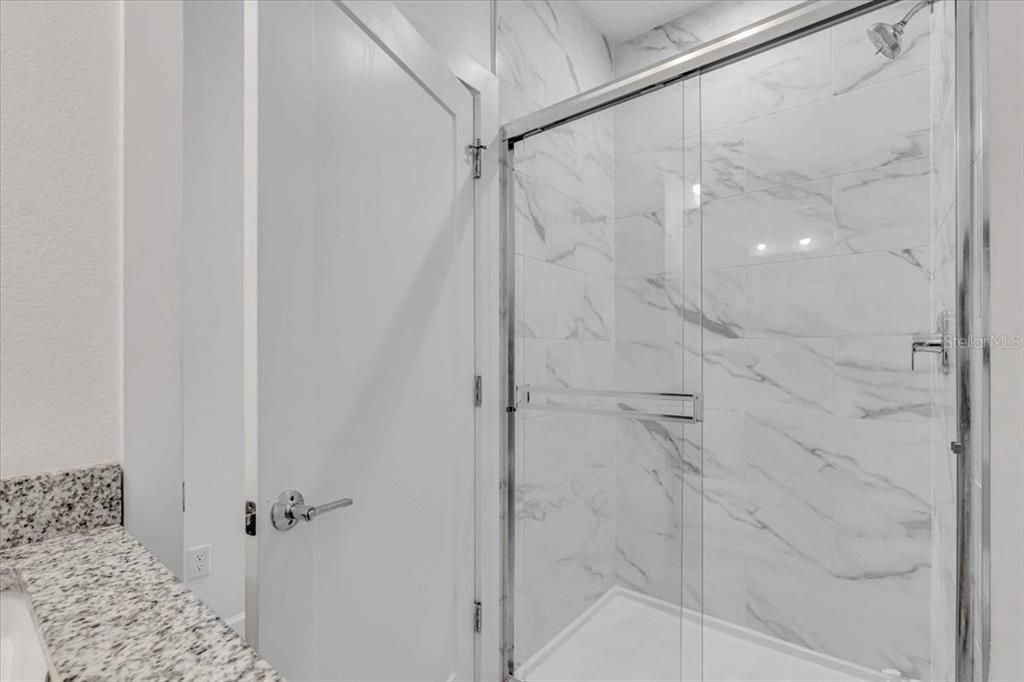 Activo con contrato: $2,300 (3 camas, 2 baños, 1308 Pies cuadrados)