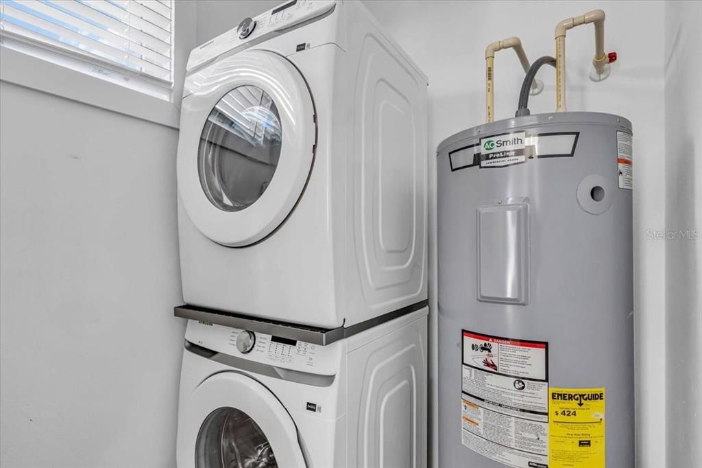 Activo con contrato: $2,300 (3 camas, 2 baños, 1308 Pies cuadrados)