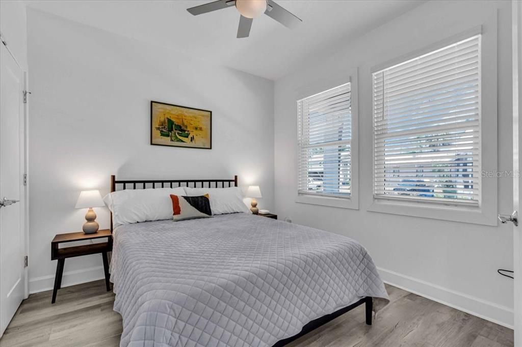 Activo con contrato: $2,300 (3 camas, 2 baños, 1308 Pies cuadrados)