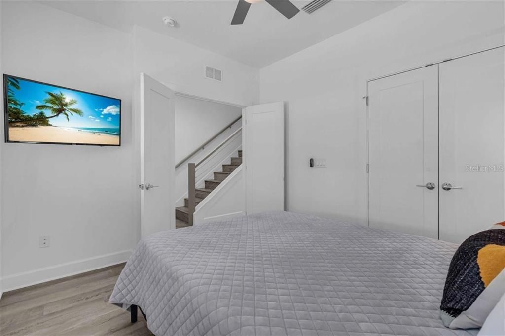 Activo con contrato: $2,300 (3 camas, 2 baños, 1308 Pies cuadrados)