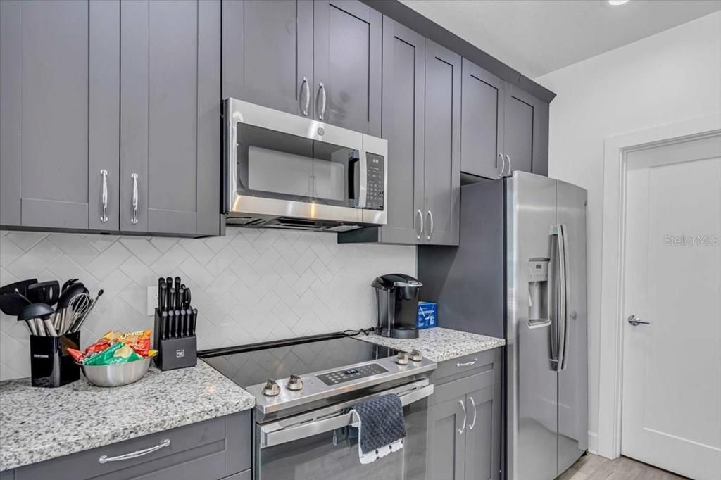 Activo con contrato: $2,300 (3 camas, 2 baños, 1308 Pies cuadrados)