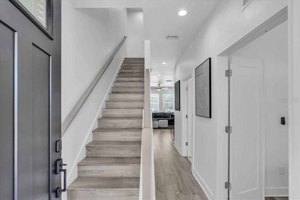 Activo con contrato: $2,300 (3 camas, 2 baños, 1308 Pies cuadrados)