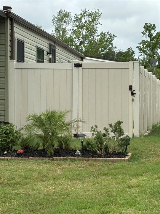 待售: $240,500 (2 贝兹, 2 浴室, 1200 平方英尺)