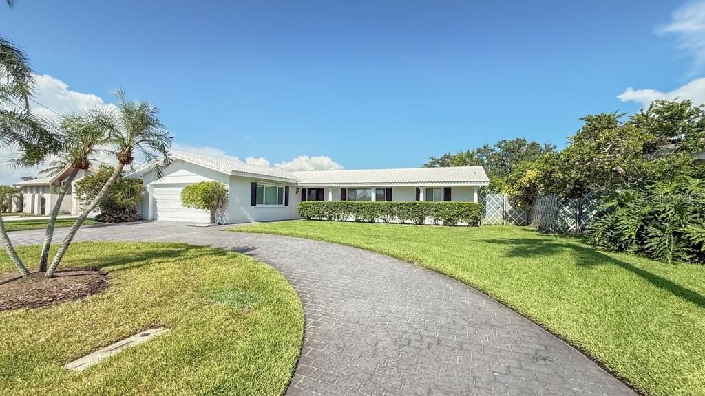 Recently Sold: $675,000 (3 beds, 2 baths, 2280 Square Feet)