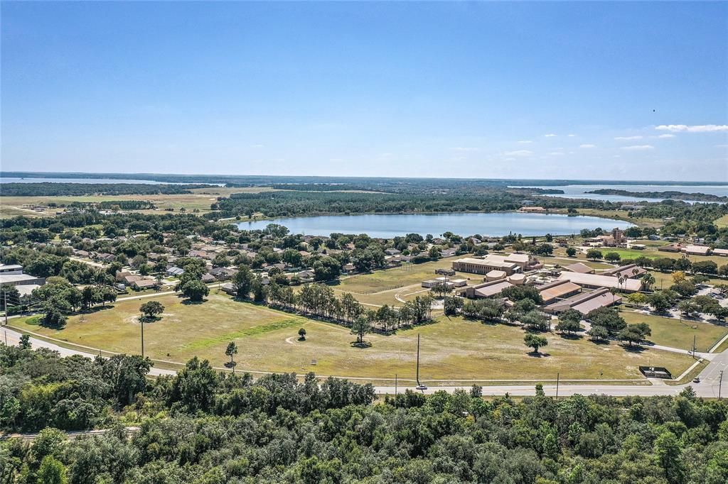 待售: $1,899,000 (9.13 acres)