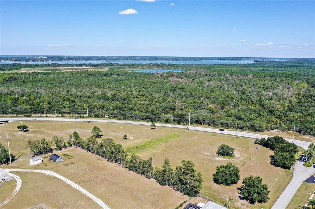 待售: $1,899,000 (9.13 acres)