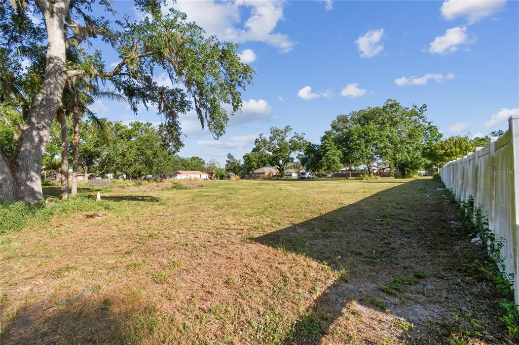 合同活跃: $205,000 (0.93 acres)