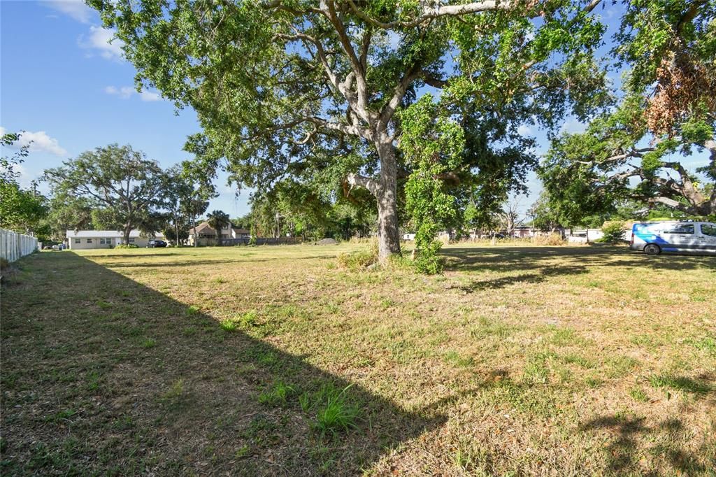 合同活跃: $205,000 (0.93 acres)