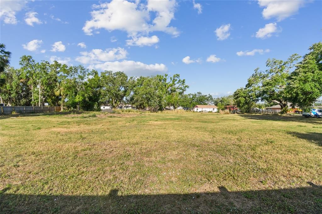 合同活跃: $205,000 (0.93 acres)