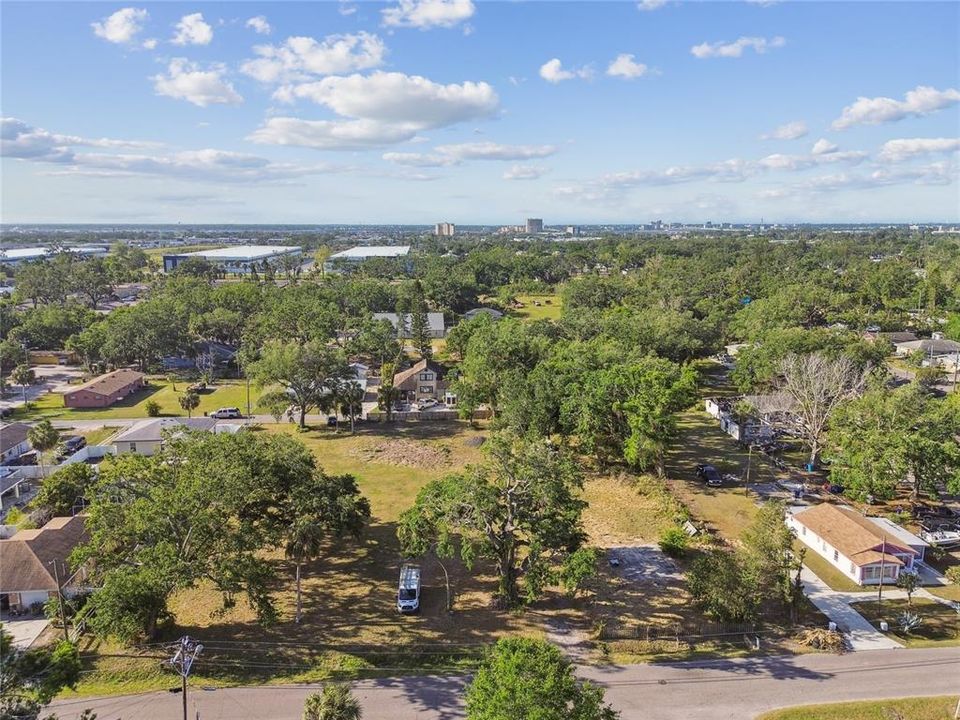 合同活跃: $205,000 (0.93 acres)