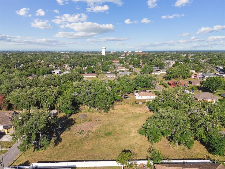 合同活跃: $205,000 (0.93 acres)