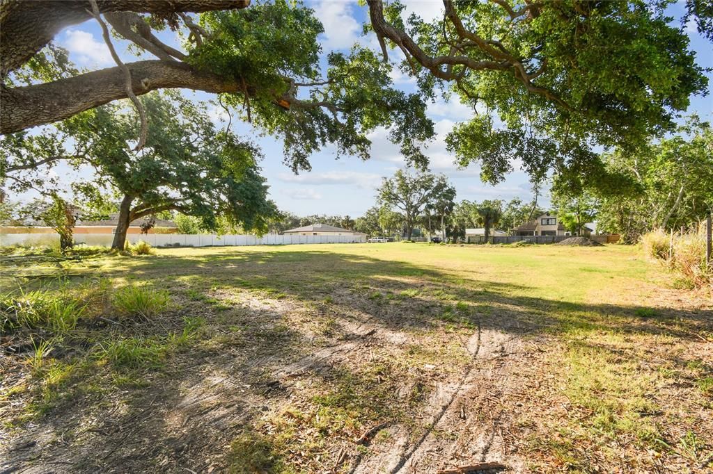 合同活跃: $205,000 (0.93 acres)