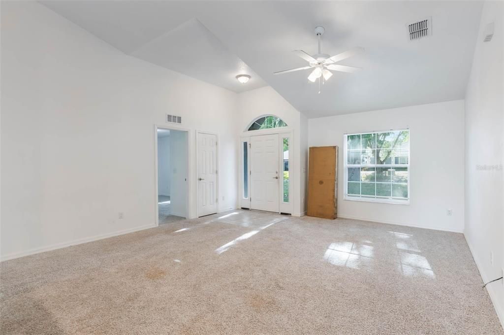 Activo con contrato: $300,000 (4 camas, 2 baños, 1536 Pies cuadrados)