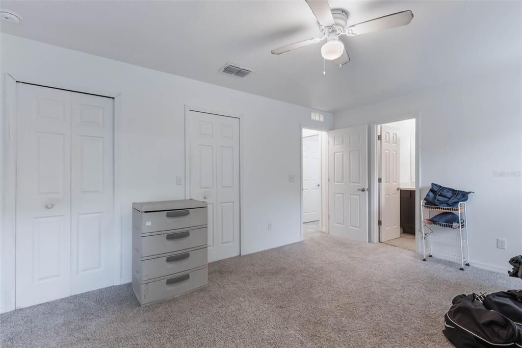 Activo con contrato: $300,000 (4 camas, 2 baños, 1536 Pies cuadrados)