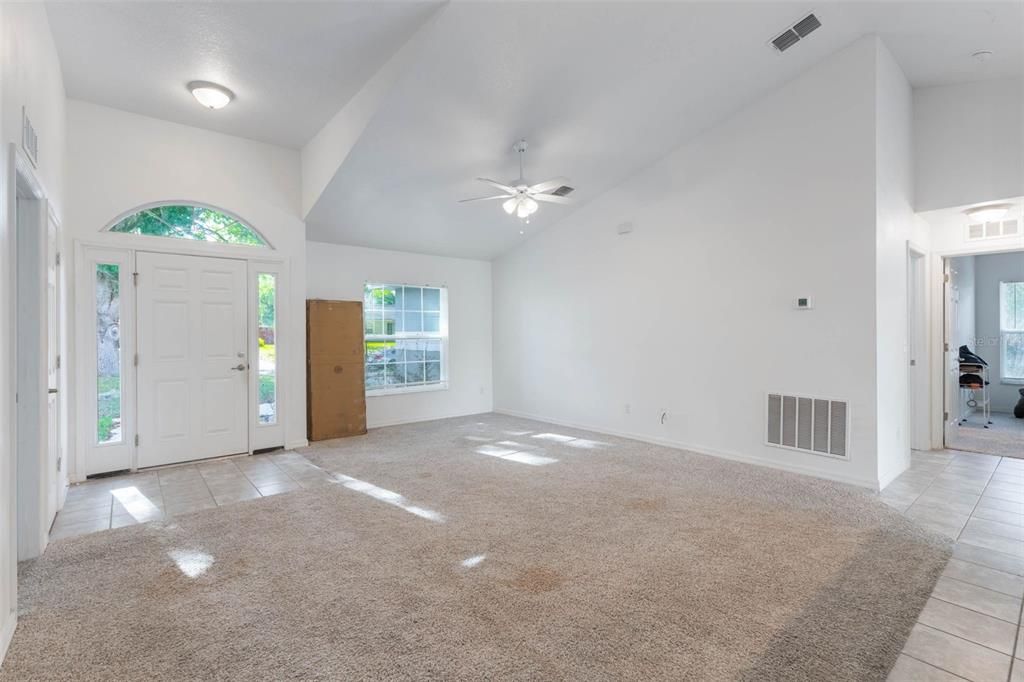 Activo con contrato: $300,000 (4 camas, 2 baños, 1536 Pies cuadrados)