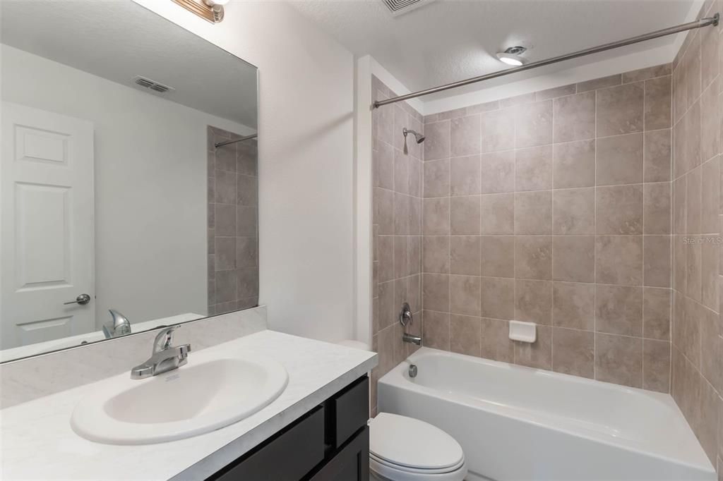 Activo con contrato: $300,000 (4 camas, 2 baños, 1536 Pies cuadrados)