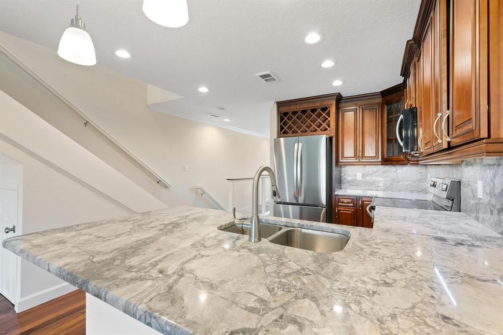 Active With Contract: $469,000 (3 beds, 4 baths, 1500 Square Feet)