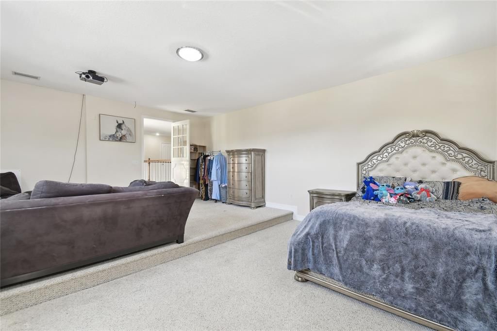 For Sale: $950,000 (5 beds, 4 baths, 4755 Square Feet)