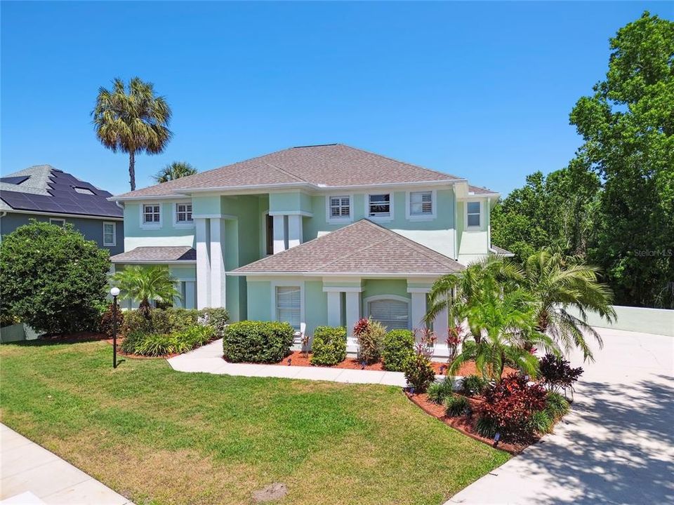 For Sale: $950,000 (5 beds, 4 baths, 4755 Square Feet)