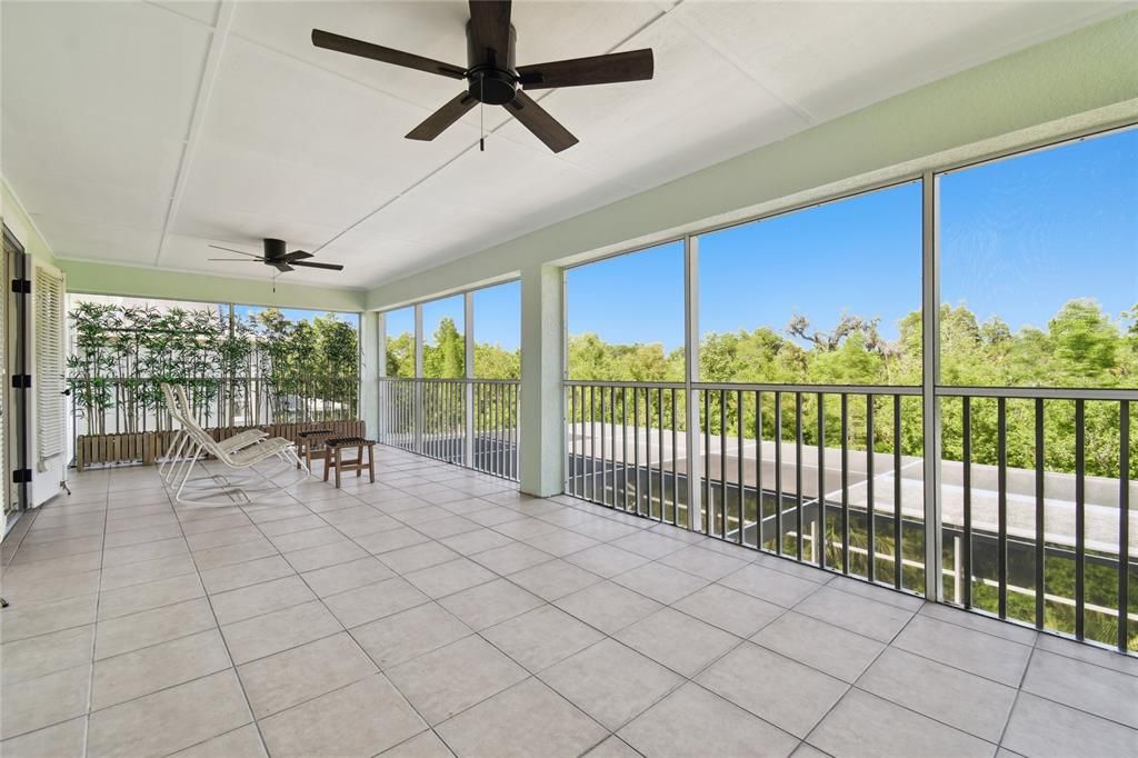 For Sale: $950,000 (5 beds, 4 baths, 4755 Square Feet)