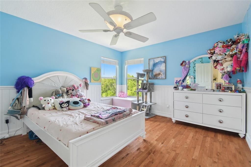 For Sale: $950,000 (5 beds, 4 baths, 4755 Square Feet)